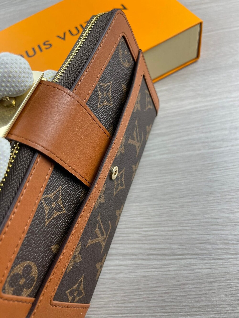 Louis Vuitton Dauphine Zip Around Wallet - Picture 4 of 8